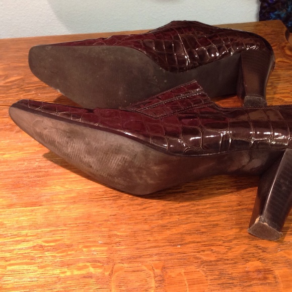 Impo size 9 dark brown croc embossed booties Euc - Picture 3 of 4